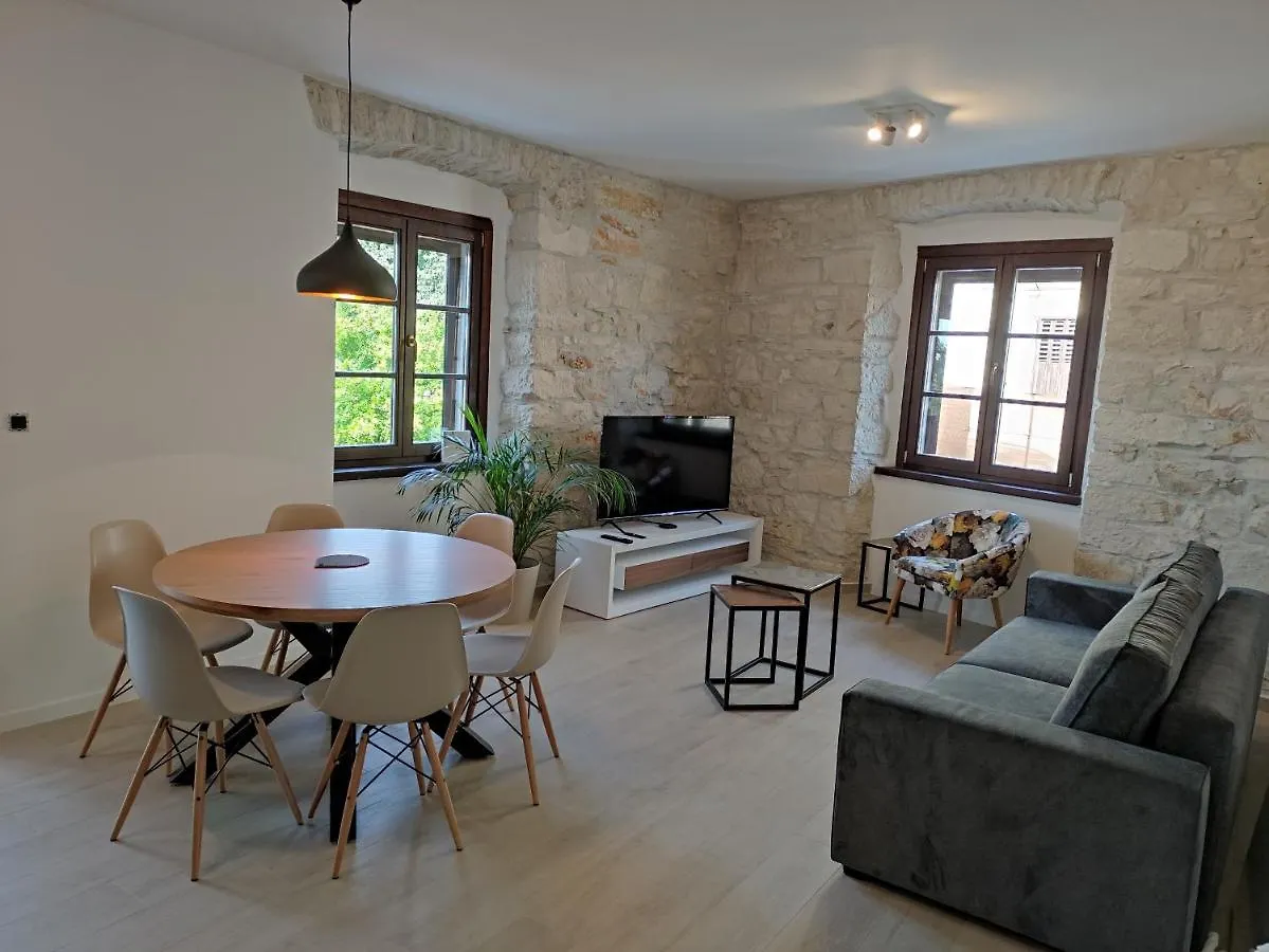 Apartvilla Castropola 0*, Pula Croatia