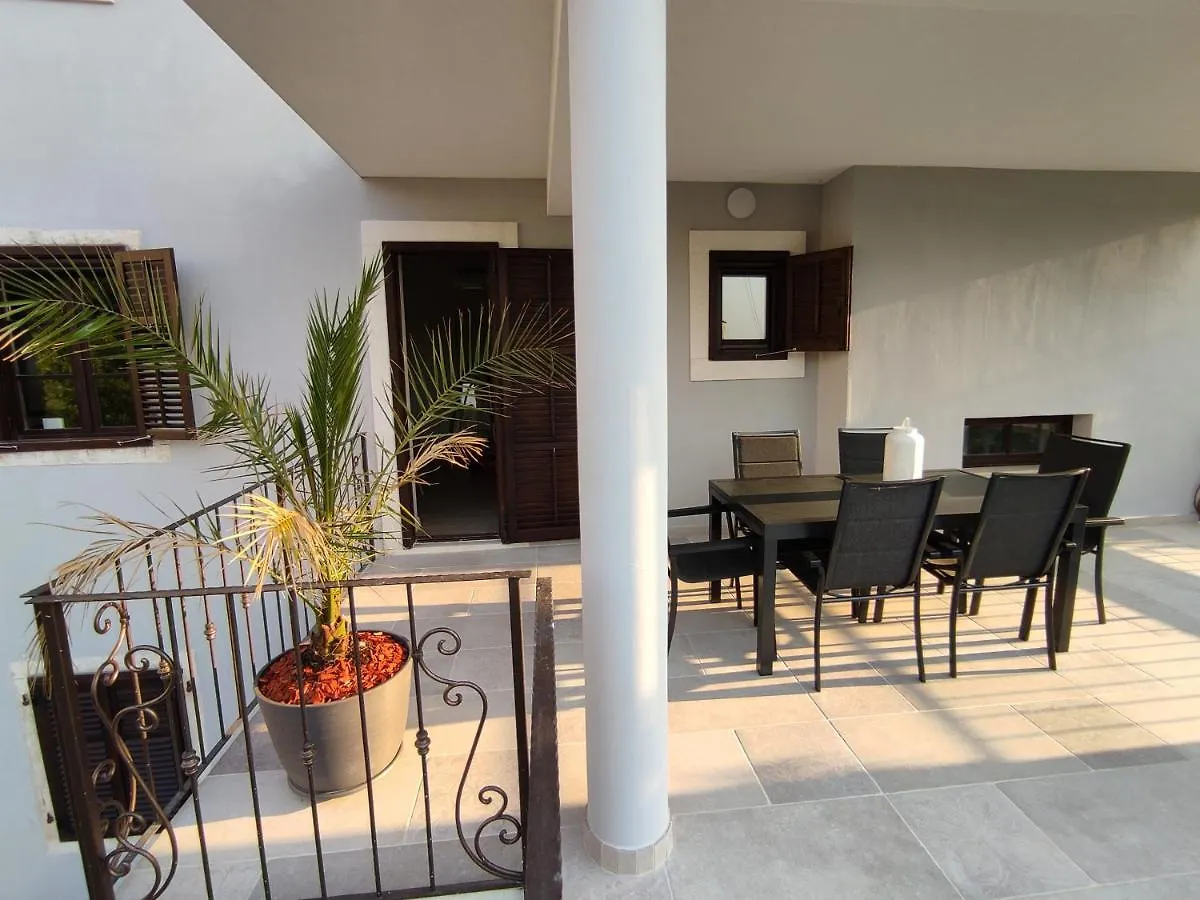 Apartvilla Castropola 0*, Pula Croatia