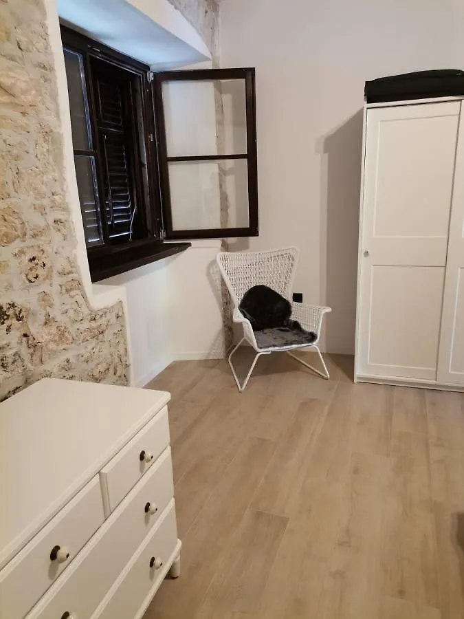 Apartvilla Castropola 0*, Pula Croatia