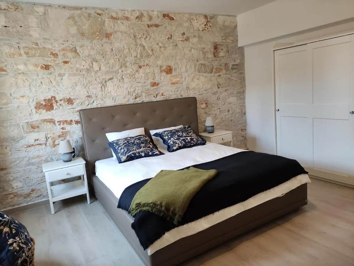 Apartvilla Castropola 아파트 풀라